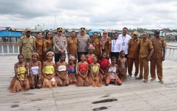 Dari Janji Menjadi Bukti, Kapolda Papua Tengah, Resmikan MCK SDN Amamapare, Hadirkan Harapan Baru bagi Anak Pesisir