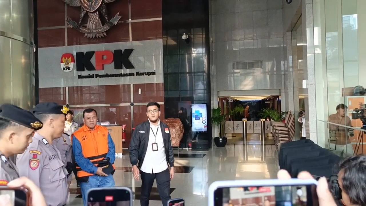 Bupati dan Sekda Kuansing Ditahan KPK Pasca Menyerahkan Diri