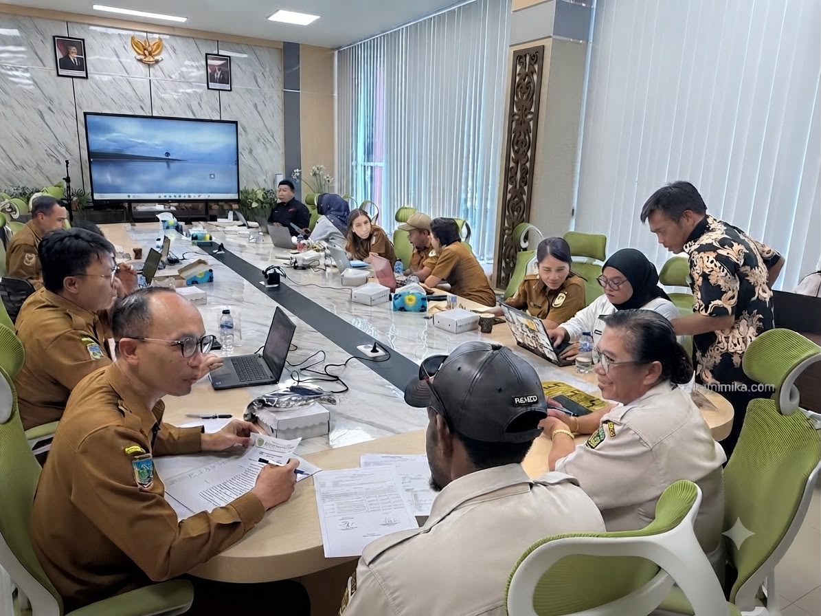 Badan Pendapatan Daerah (Bapenda) Kabupaten Mimika mengikuti kegiatan implementasi Aplikasi Sindara sebagai bagian dari upaya digitalisasi pengelolaan data retribusi daerah. Penerapan aplikasi ini diharapkan mampu meningkatkan efektivitas, akurasi, dan transparansi dalam pengelolaan retribusi serta mendukung optimalisasi Pendapatan Asli Daerah (PAD).