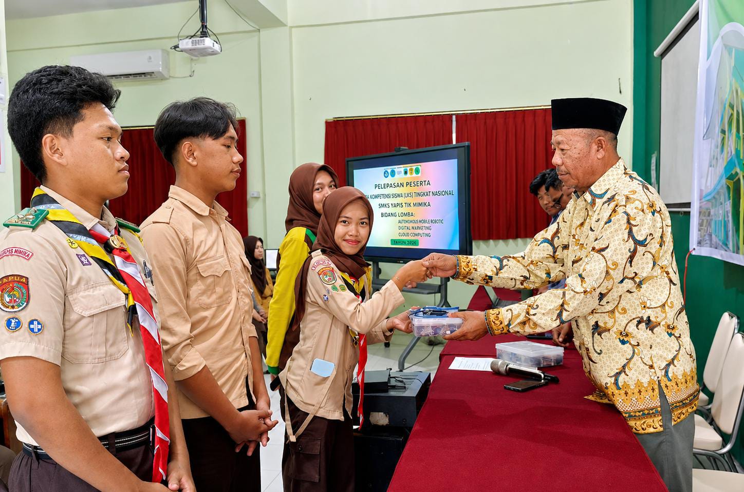 SMK YAPIS TIK Mimika Lepas Empat Siswa Wakili Papua Tengah di LKS Nasional 2026, Digembleng Intensif Dua Pekan