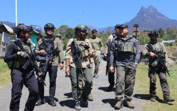 Kaops Damai Cartenz-2026 Tinjau Pos Satgas Kepolisian Ops Damai Cartenz di Sinak, Perkuat Pendekatan Humanis Bersama Masyarakat