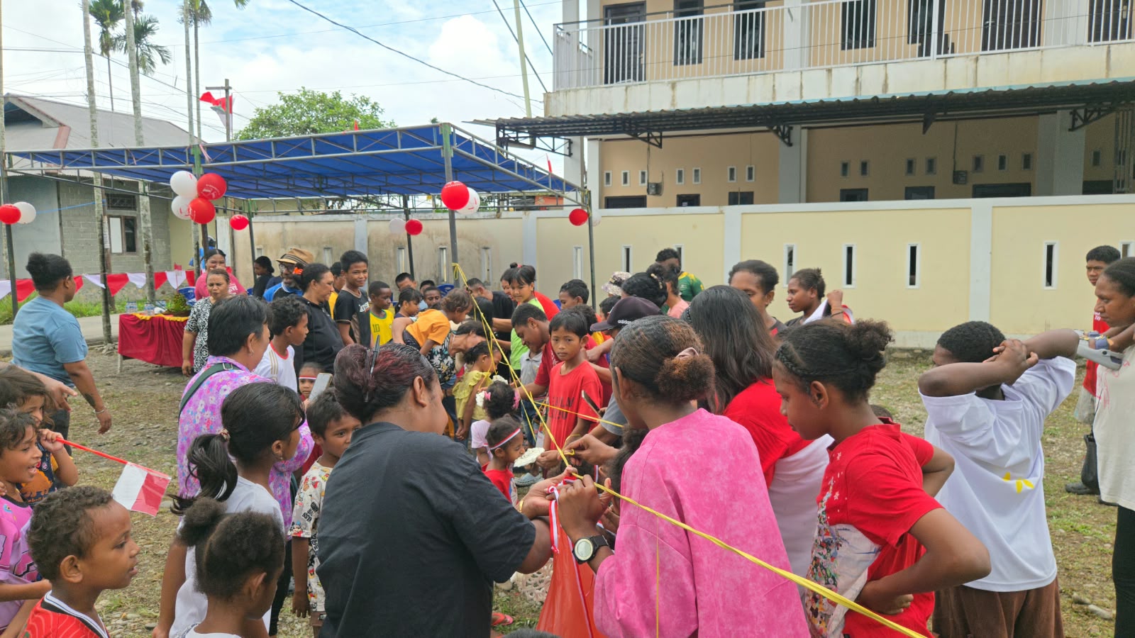 Semangat Gotong Royong Warga RT 08 Kwamki Baru Semarakkan HUT RI ke-81 Dengan Berbagai Kegiatan 
