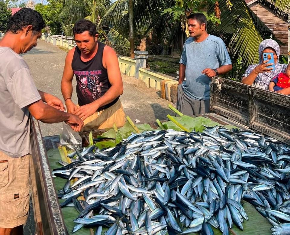 Hasil Rompong Pertama Desa Towara Dibagikan Langsung, Seluruh Masyarakat Ikut Merasakan