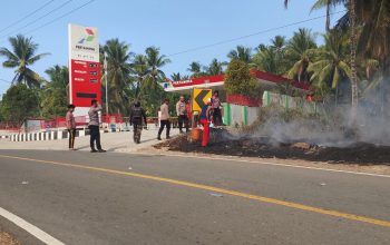 Tiga Jam Api Berkobar Dekati SPBU SRI Dewi Jaya, Titik Api Kembali Muncul di Area Kuburan