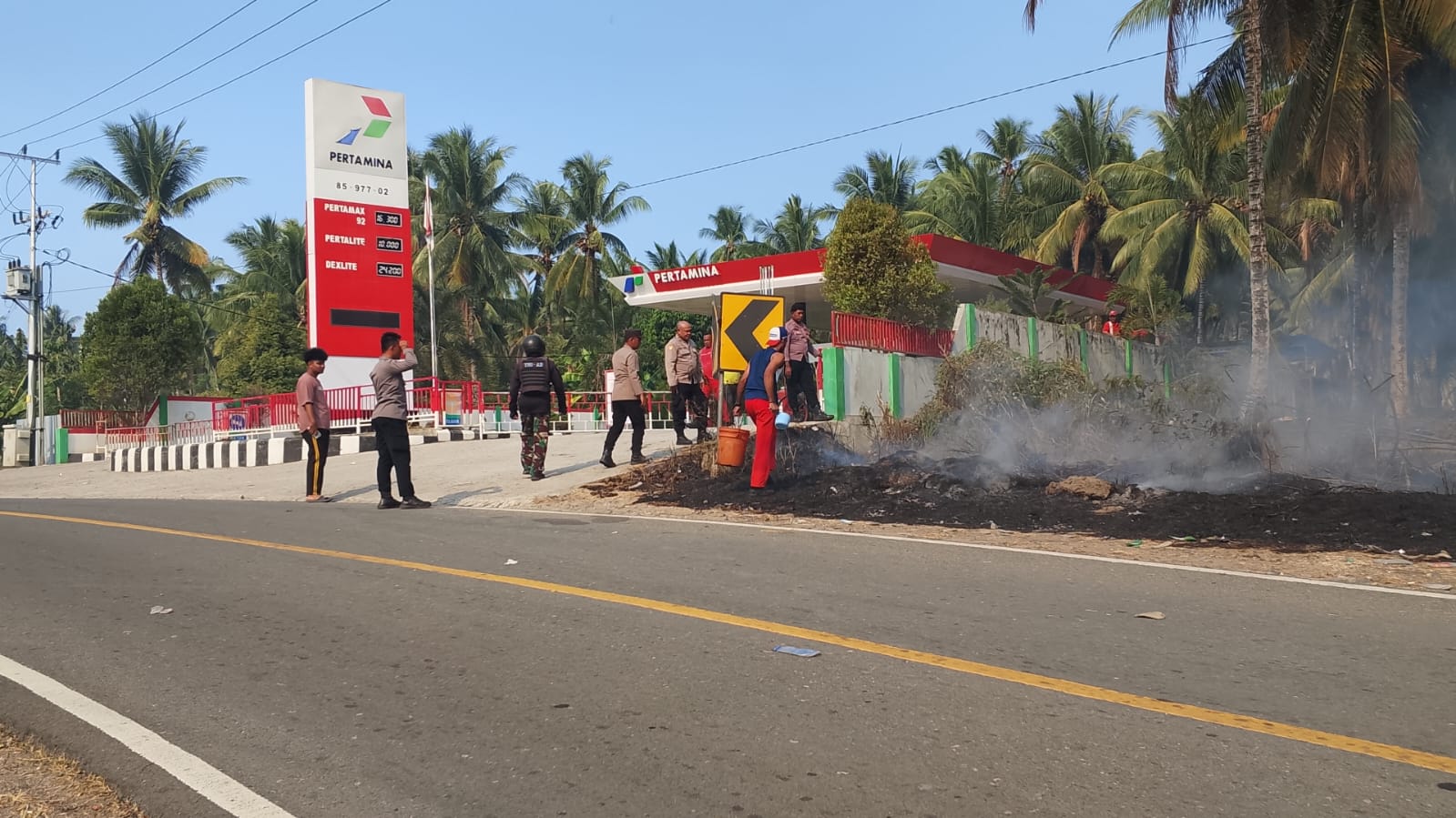 Tiga Jam Api Berkobar Dekati SPBU SRI Dewi Jaya, Titik Api Kembali Muncul di Area Kuburan