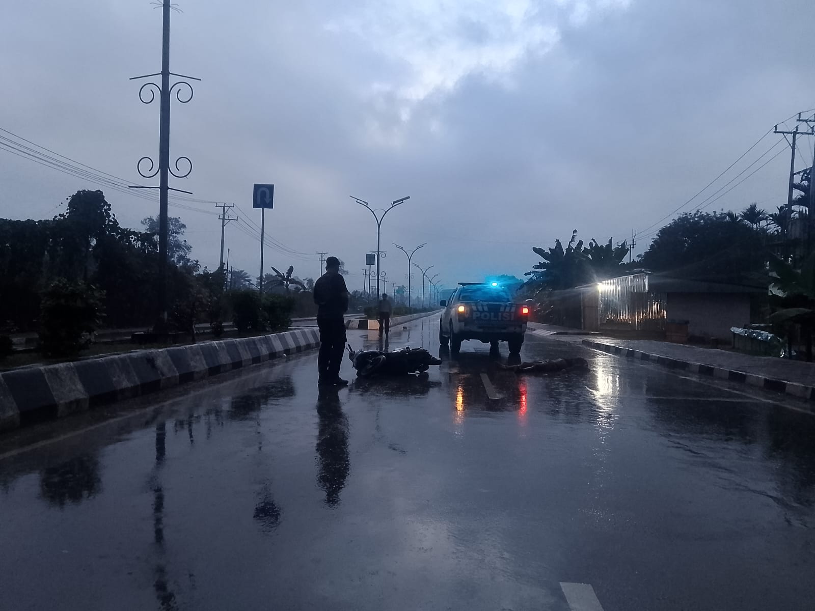 Tabrak Pembatas Jalan, Pengendara Honda Beat Meninggal Dunia