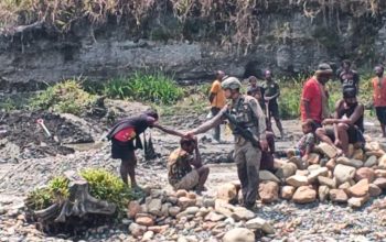 Pererat Kedekatan Dengan Warga, Satgas Damai Cartenz Gelar Patroli Humanis di Kampung Wandoga